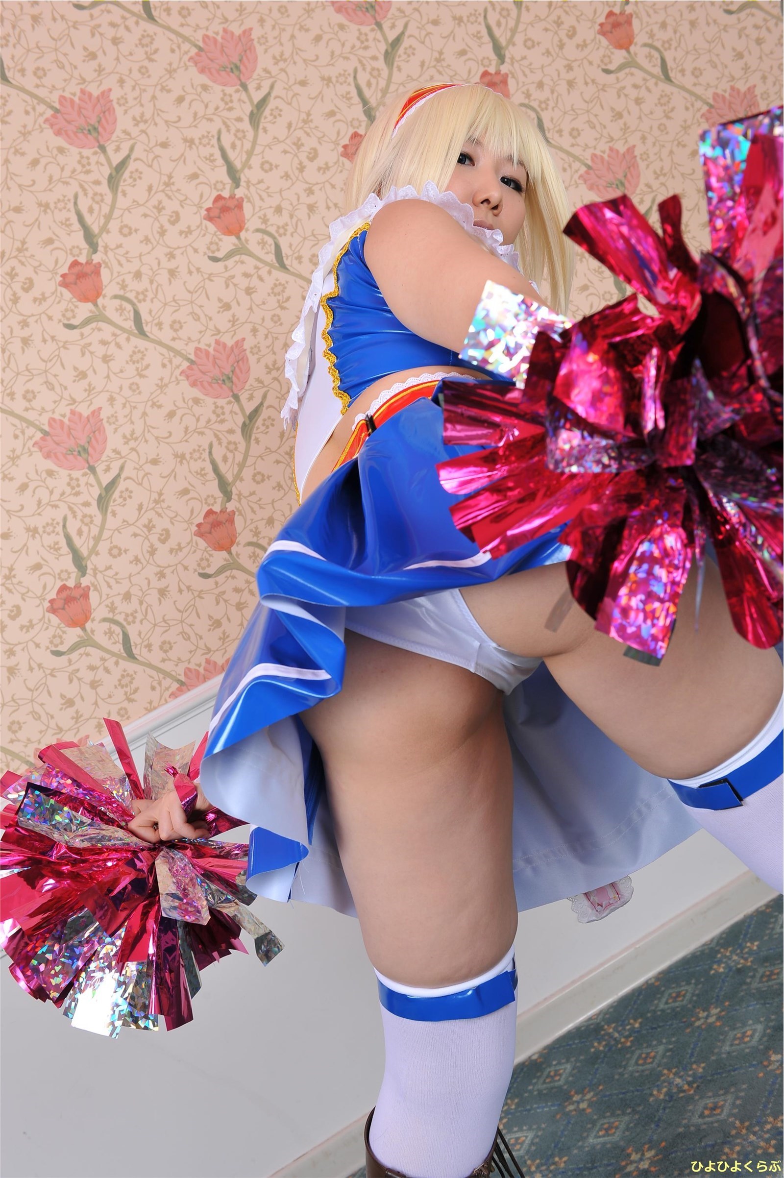 Glamorous blonde Alice's erotic cheerleading performance(30)