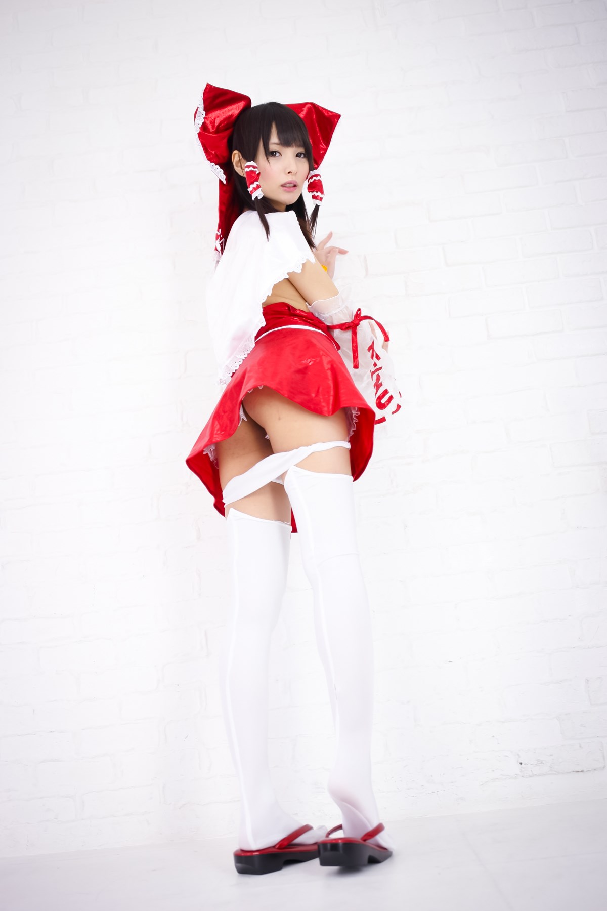 The slovenly Reimu ero Cosplay by mihono sakou(24)