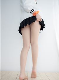 Beautiful girl sexy legs half off half on the temptation of silk stockings(37)