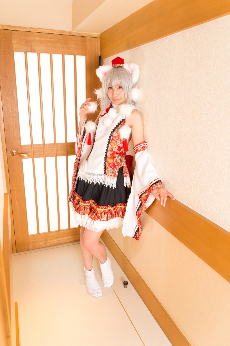 The girl dressed up as a lovely wolf, inubashiri ero cosplay, jokingly flirting(2)