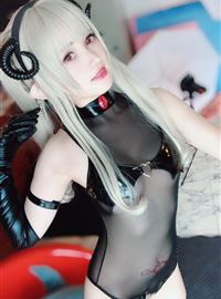 Intoxicating cosplayer captain Kuro is infatuated with demons(24)