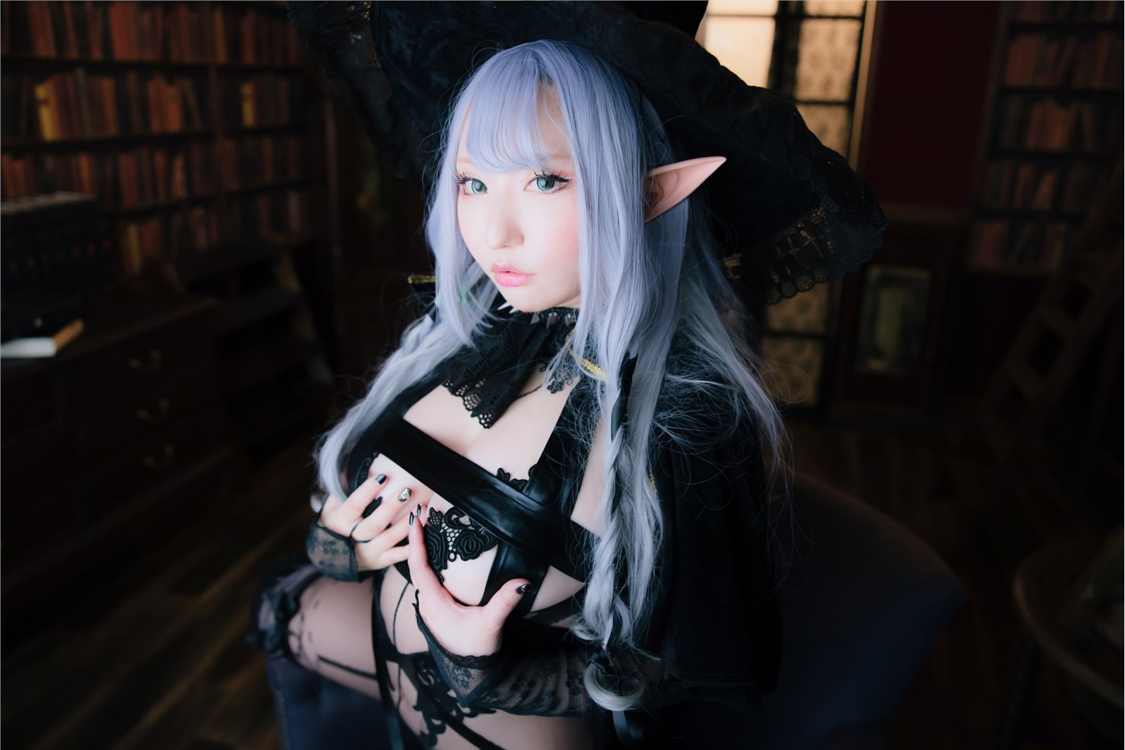 Beautiful and sexy fairy witch sexy photo(1)