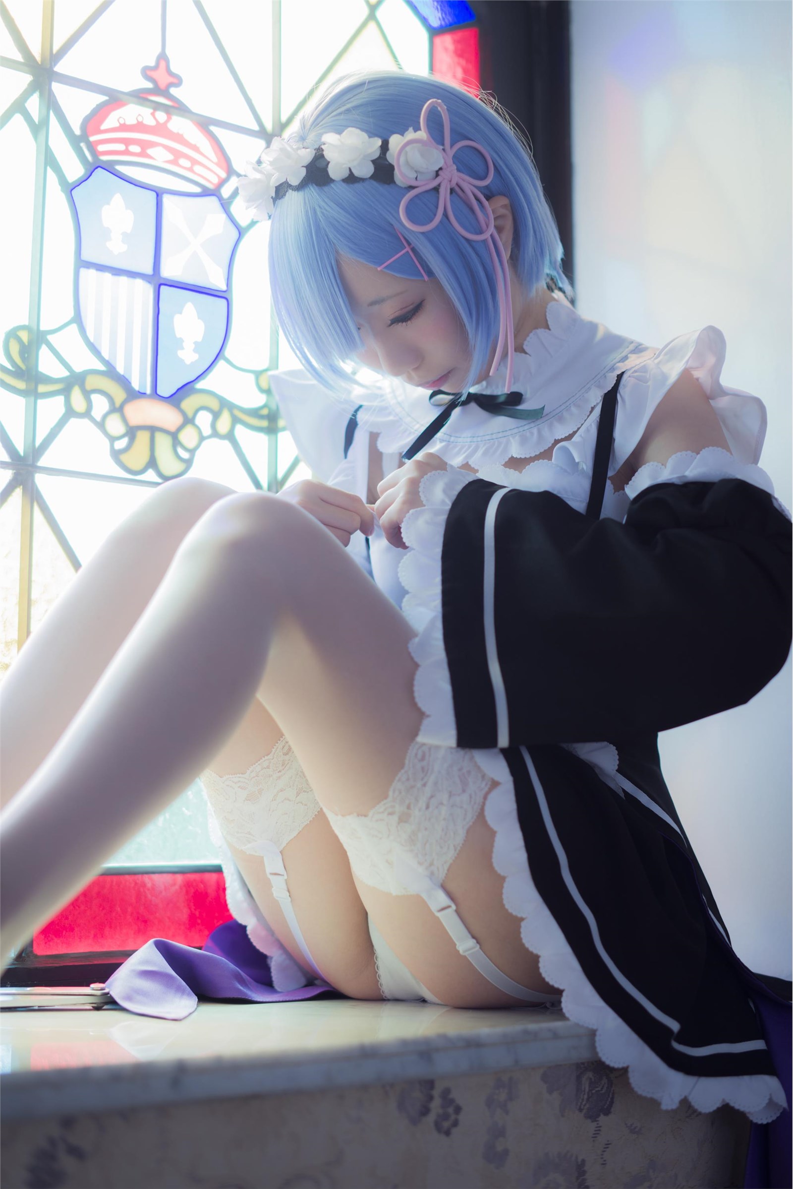 Gorgeous maid unifies girl's silk stockings cosplay(20)