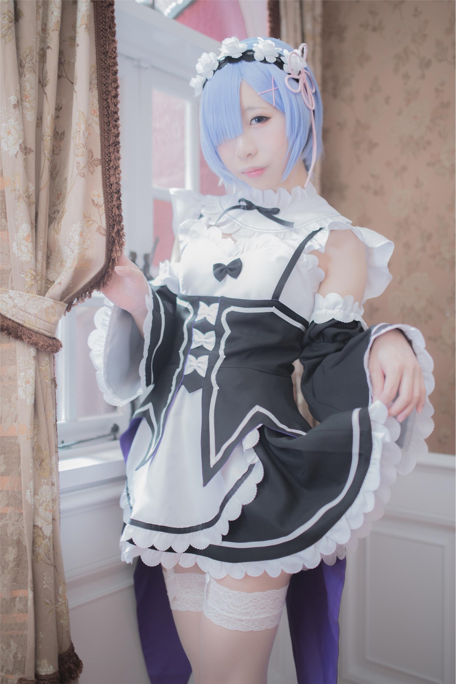 Gorgeous maid unifies girl's silk stockings cosplay(40)