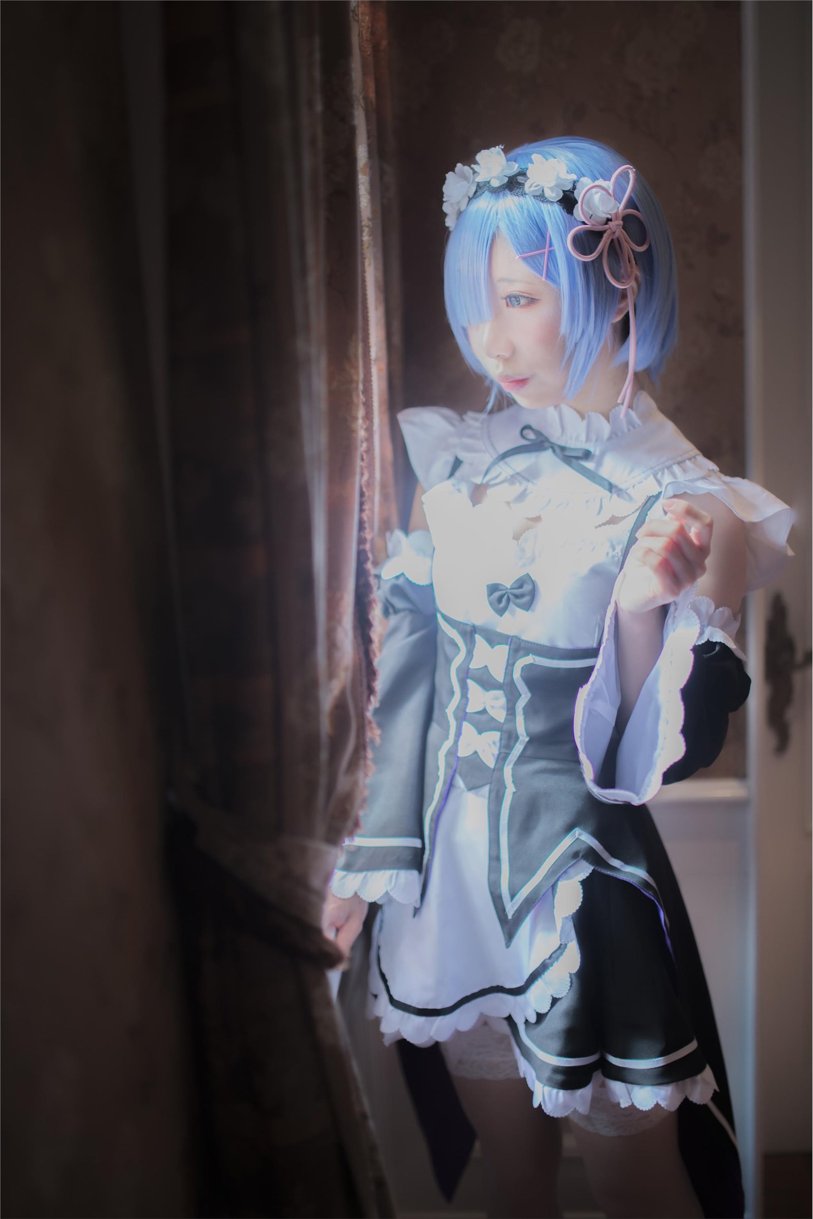 Gorgeous maid unifies girl's silk stockings cosplay(41)