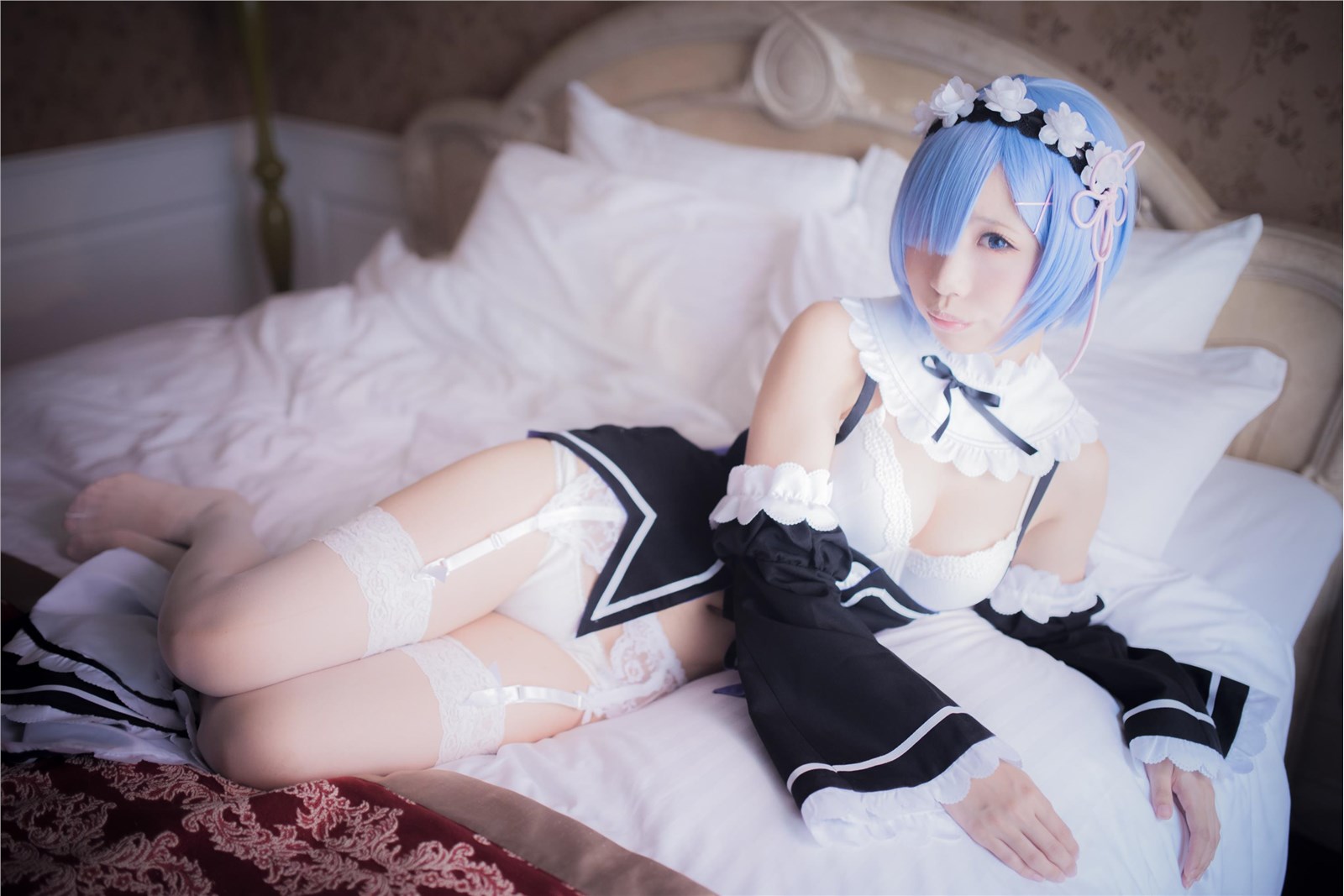 Gorgeous maid unifies girl's silk stockings cosplay(62)