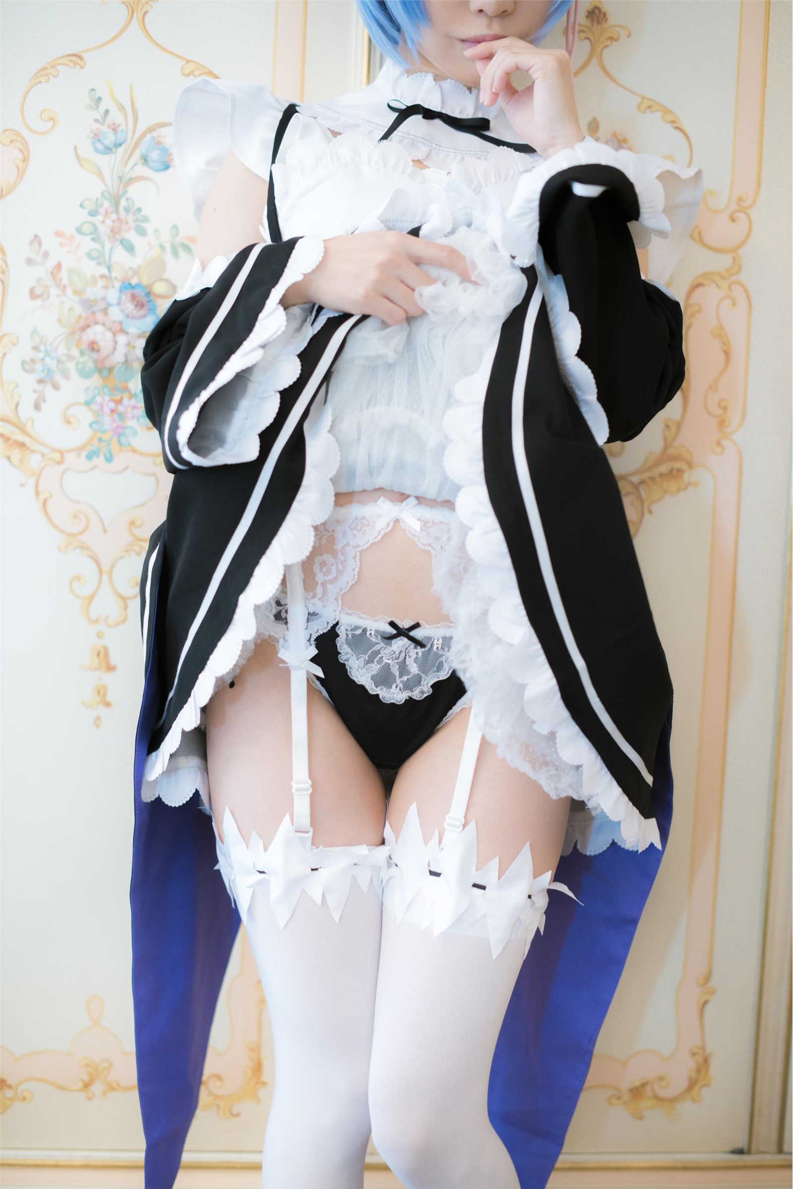 Gorgeous maid unifies girl's silk stockings cosplay(68)