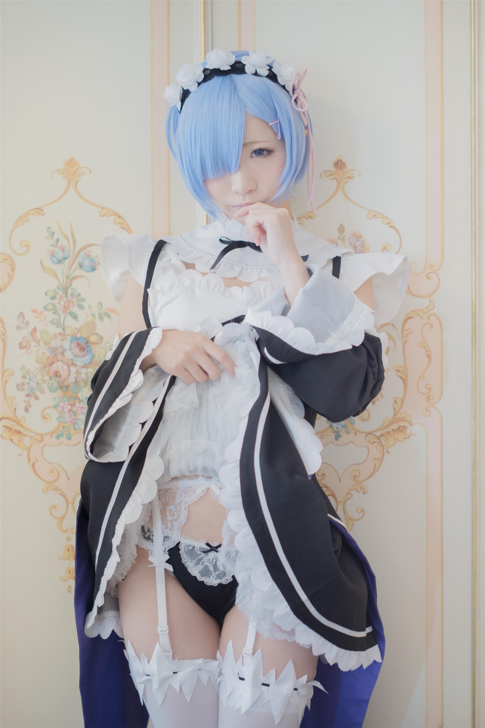 Gorgeous maid unifies girl's silk stockings cosplay(1)