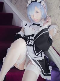 Gorgeous maid unifies girl's silk stockings cosplay(12)