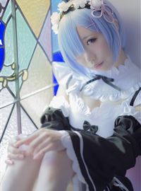 Gorgeous maid unifies girl's silk stockings cosplay(18)