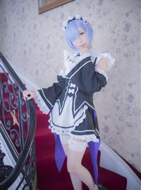 Gorgeous maid unifies girl's silk stockings cosplay(5)