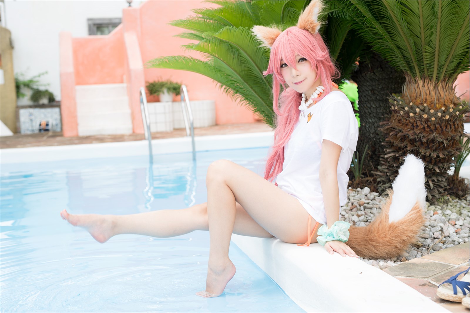 Swimming pool bikini girl's beautiful fox tail(6)