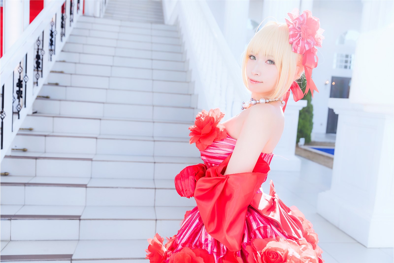 Elegant red dress beautiful little red shoes girl(1)