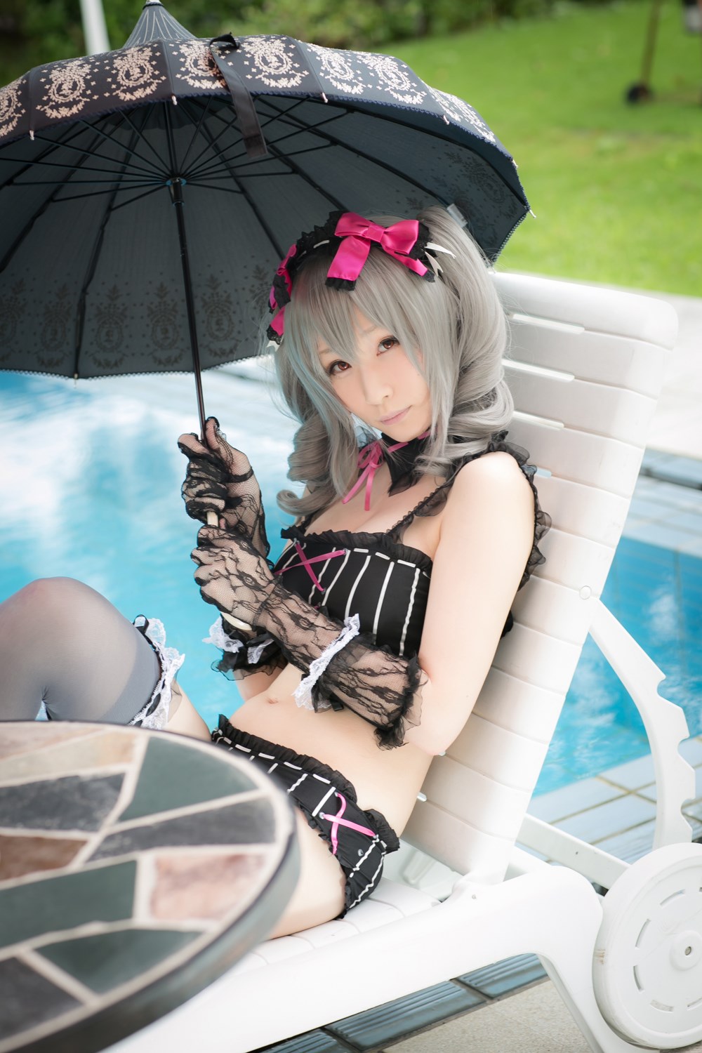 The combination of beautiful swimsuit and umbrella(16)