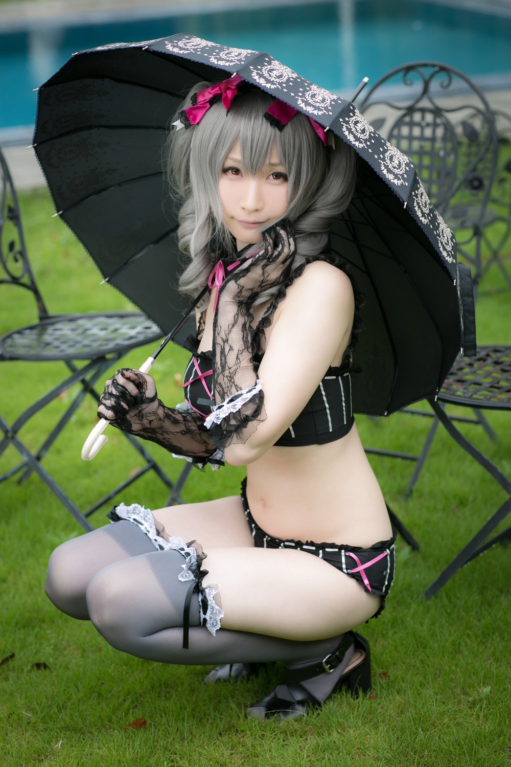 The combination of beautiful swimsuit and umbrella(4)