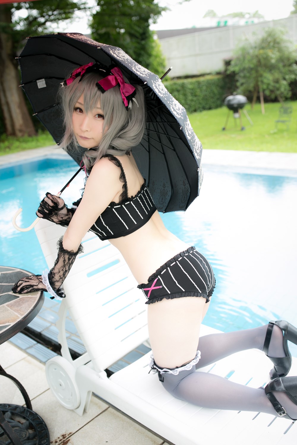 The combination of beautiful swimsuit and umbrella(75)