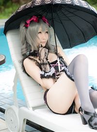 The combination of beautiful swimsuit and umbrella(1)