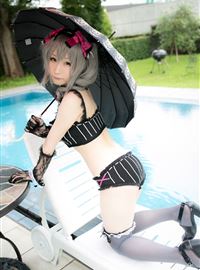 The combination of beautiful swimsuit and umbrella(75)