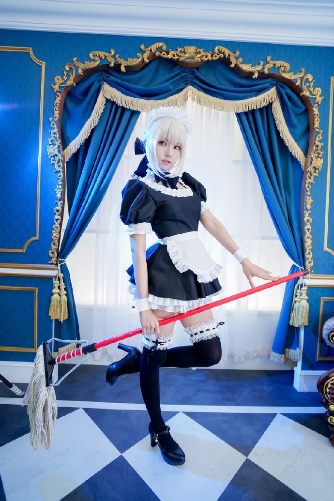 Saber maid dressed as mopping the floor, yuzao dressed as a former student(6)