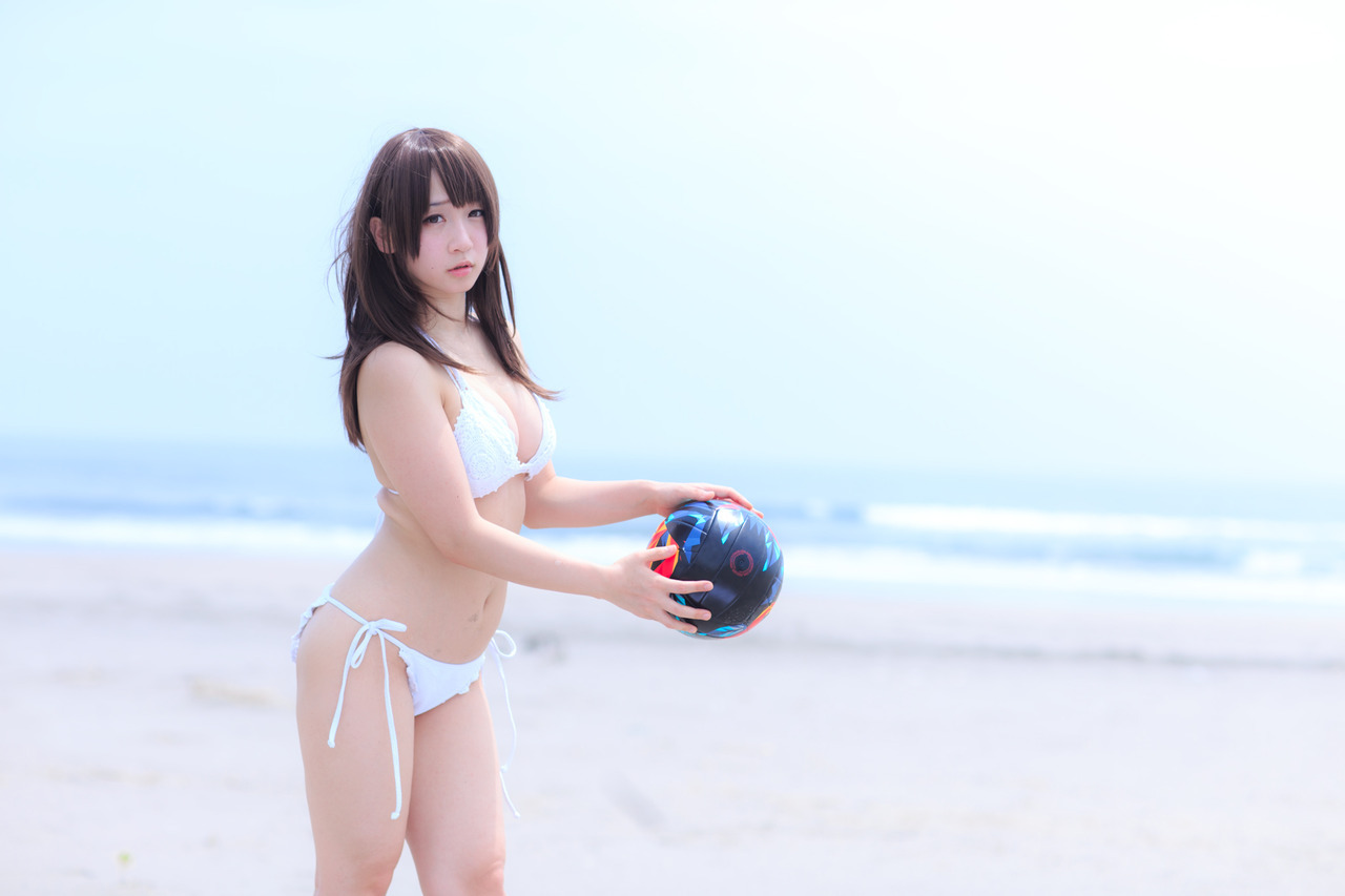 Playing ball on the beach(41)