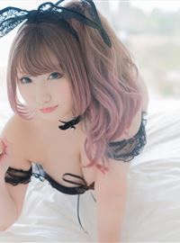The seductive Saku falls into the underwear with silk stockings and frills(38)