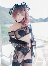 The seductive Saku falls into the underwear with silk stockings and frills(8)