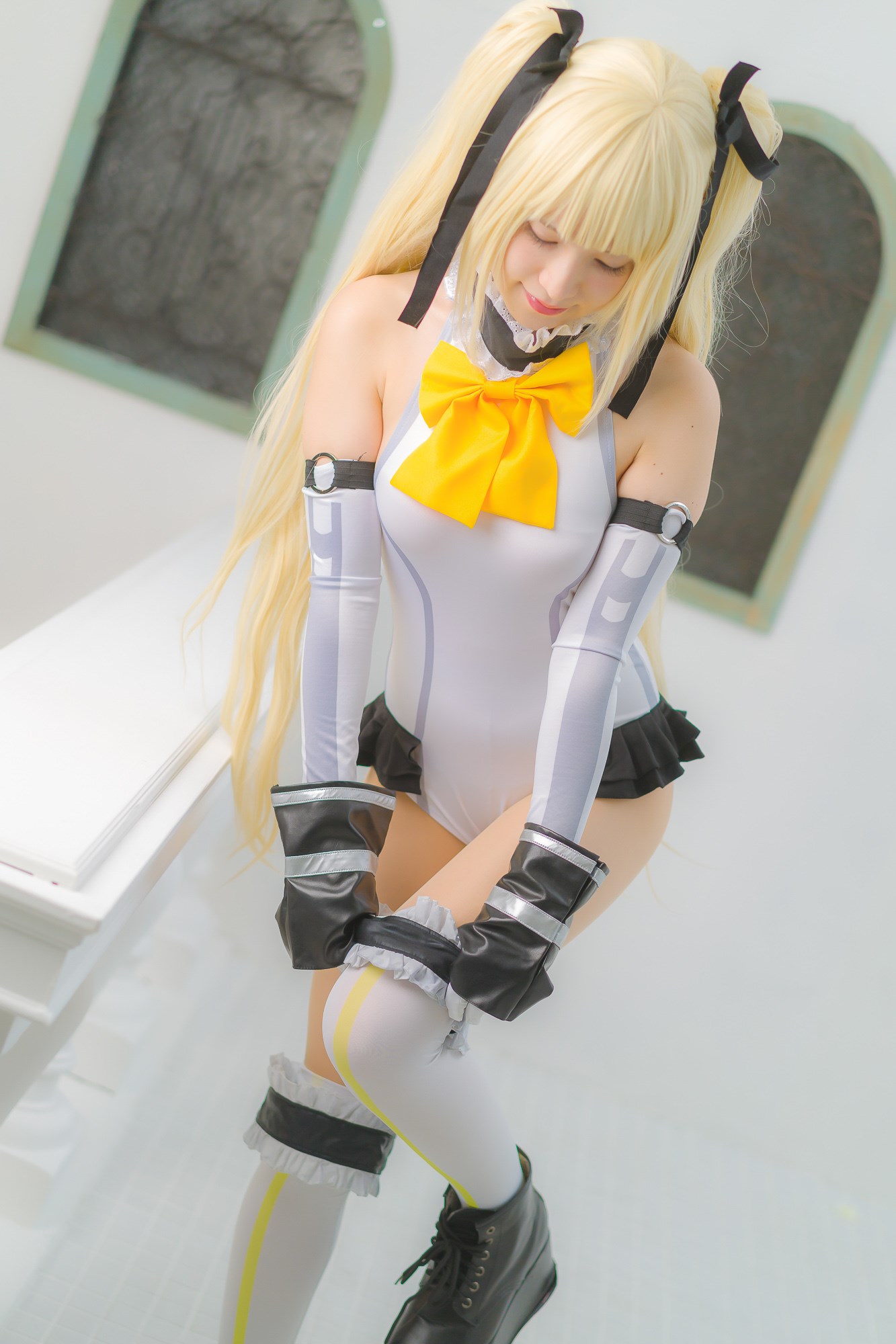 Cosplayer sexy loli with long legs(20)