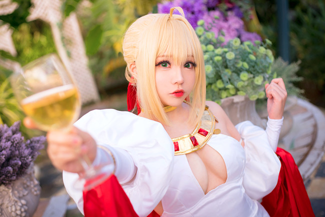 Giant breasted goddess Nero Claudius(6)