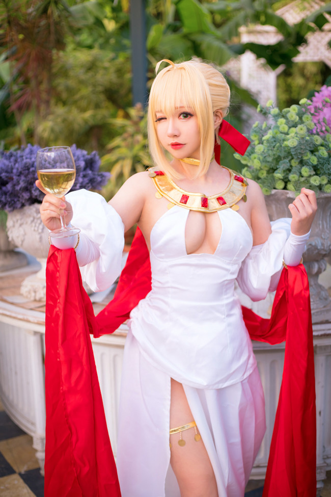 Giant breasted goddess Nero Claudius(10)