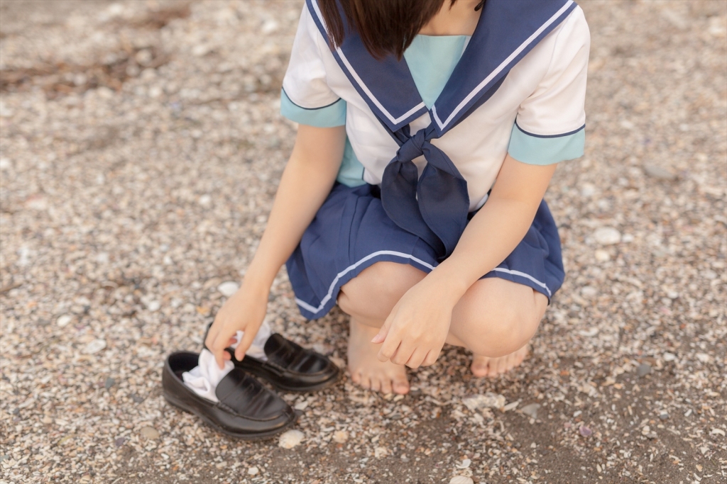 Photo series of playing with rabbits - from schoolgirl to wife(122)