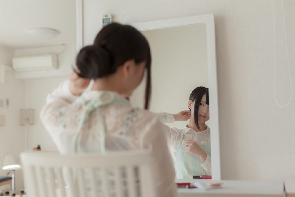 Photo series of playing with rabbits - from schoolgirl to wife(59)