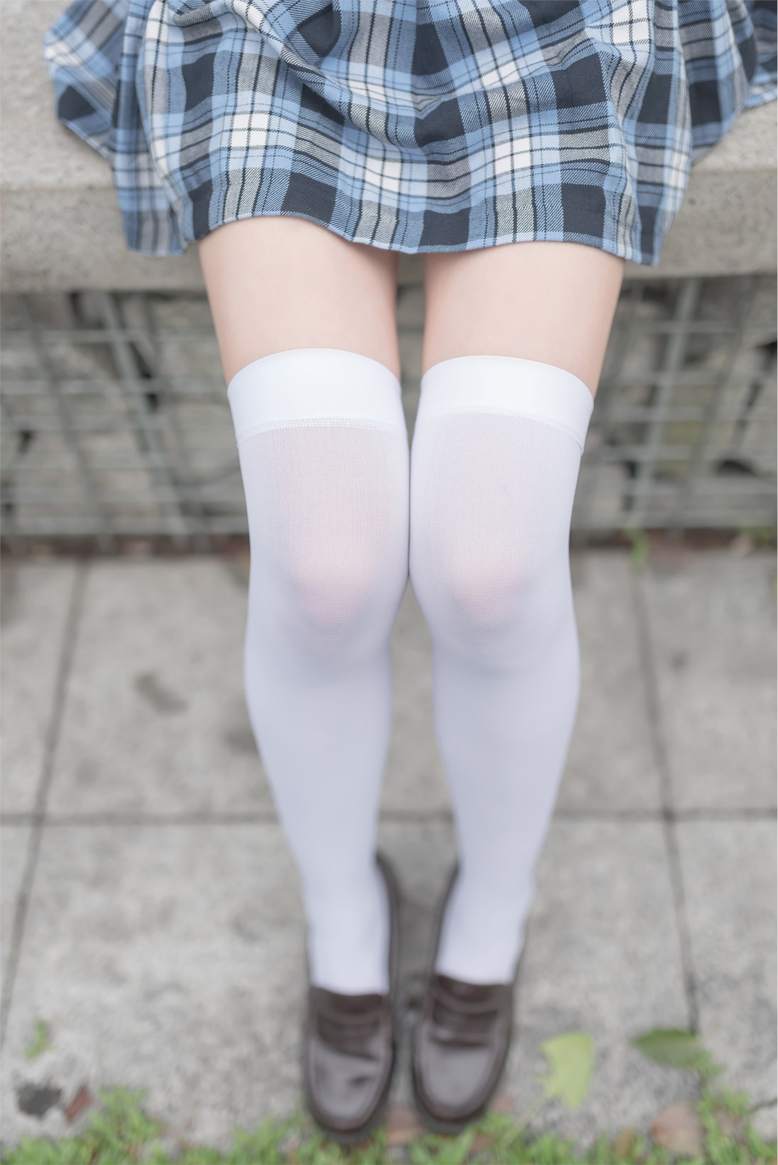 Rabbit play picture 1301 white silk plaid skirt(35)