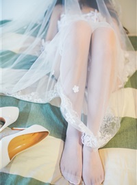 Picture of rabbit playing 1371 white silk wedding dress(15)