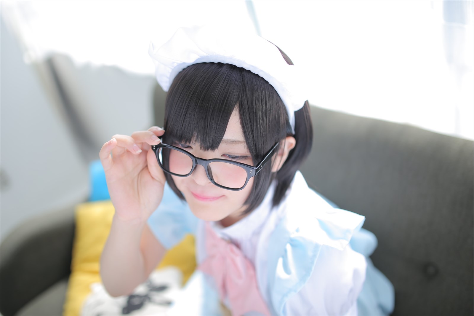 Rabbit playing with mirror glasses maid(133)