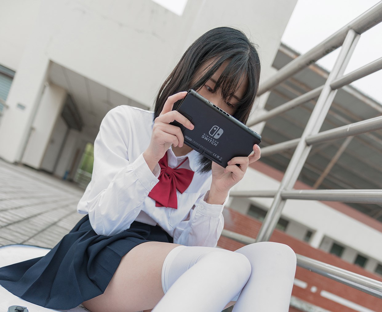 Rabbit playing with the knee socks girl on the rooftop(29)