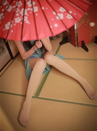 A rabbit playing with a cheongsam girl under an umbrella(20)