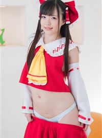 吸引力的日本cosplayer稍微透露她平坦的胸部(30)