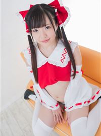 吸引力的日本cosplayer稍微透露她平坦的胸部(51)