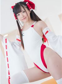 吸引力的日本cosplayer稍微透露她平坦的胸部(57)