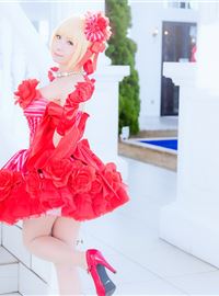 优雅的红色连衣裙漂亮的小红鞋女孩(4)
