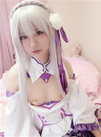 很娇小的挑逗伊米莉亚Ero-Cosplay 胸贴很是诱惑(4)