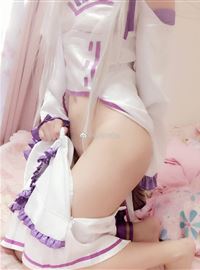 很娇小的挑逗伊米莉亚Ero-Cosplay 胸贴很是诱惑(8)